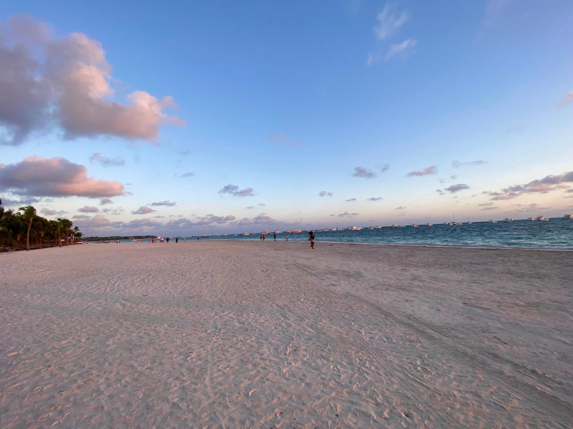 Madonna Pool Beach Los Corales Punta Cana Ngoại thất bức ảnh